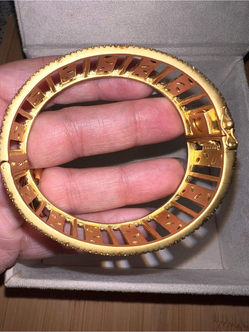 Freida Rothman oval hinged bangle - Picture 4 of 6
